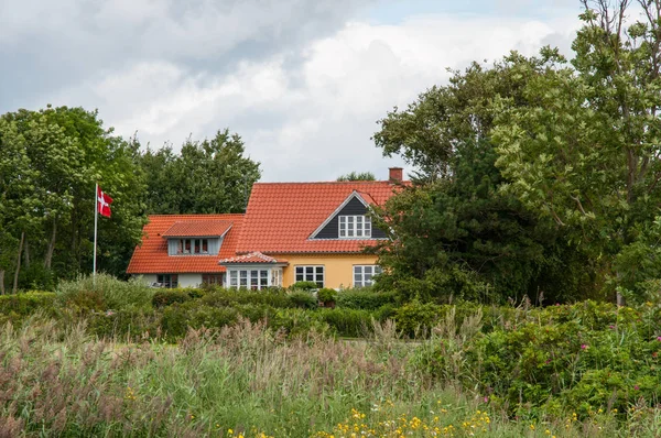 Casas na ilha de oroe em Isefjorden, na Dinamarca — Fotografia de Stock