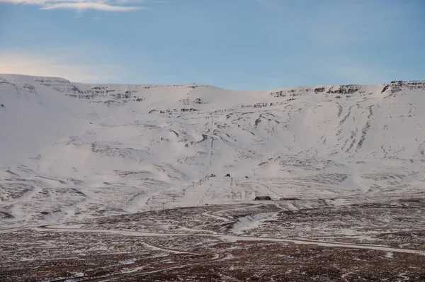 Hlidarfjall lyžařské středisko na Islandu během začátku zimy — Stock fotografie