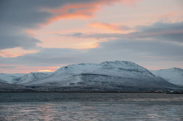 İzlanda'daki Akureyri yakınındaki dağ