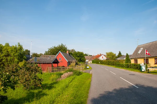Byn av Askeby på ön av Moen i Danmark — Stockfoto