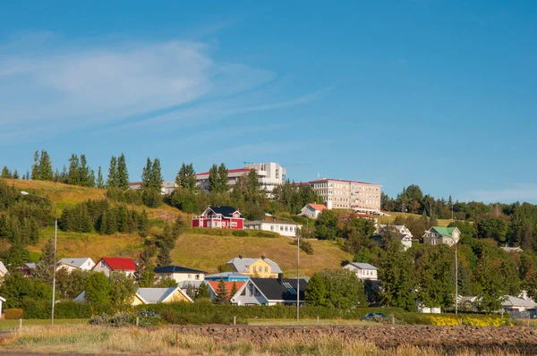 Gebouwen in de stad van akureyri in IJsland — Stockfoto