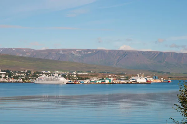 Cidade de Akureyri na Islândia — Fotografia de Stock