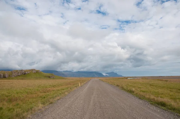 IJslandse landschap road in east Iceland — Stockfoto