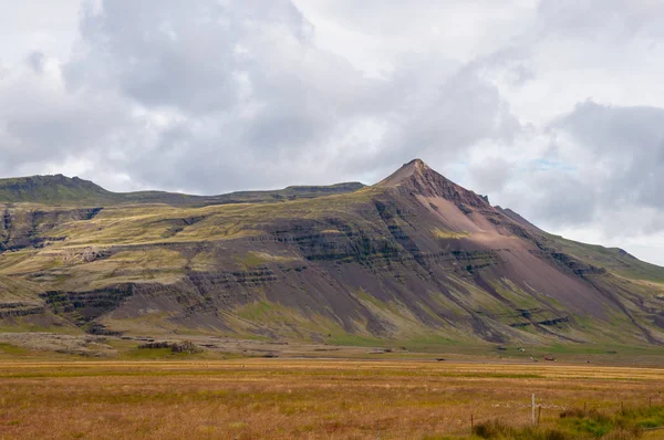 在东部冰岛山 — 图库照片