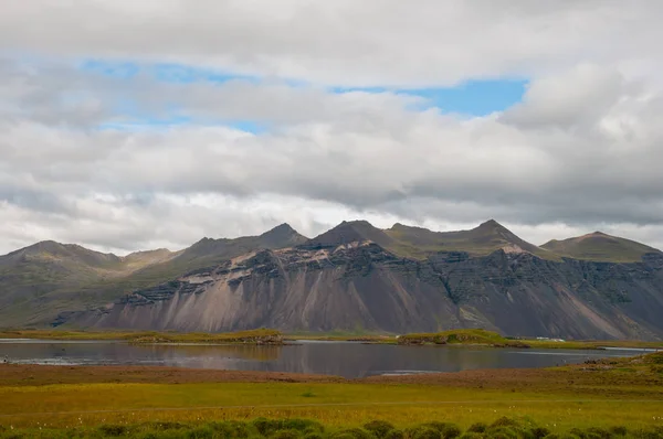 Montanha em Hornafjordur Islândia — Fotografia de Stock