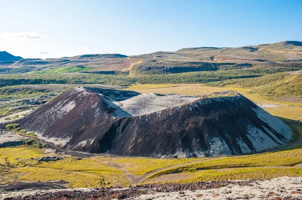 Grabrokarfell dağın Borgarfjordur İzlanda '