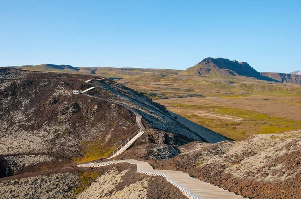 Σκάλα προς τον κρατήρα του βουνού Grabrok στην Δυτική Ισλανδία — Φωτογραφία Αρχείου