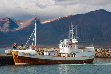 Hrisey İzlanda - 31 Ağustos. 2017: Eski meşe tekne Huni içinde bağlantı noktası Hrisey