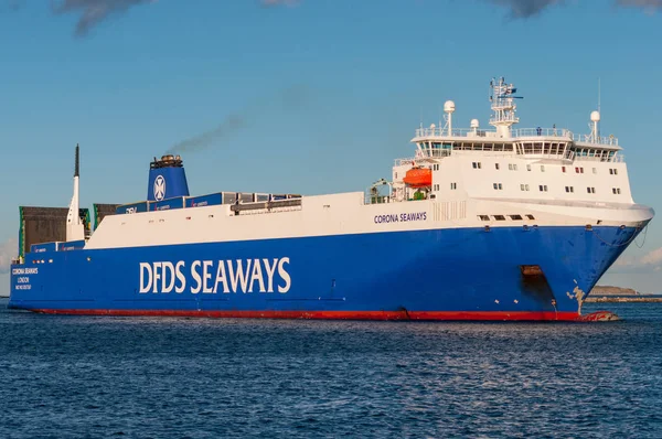DFDS Seaways Roro nákladní trajekt Corona Seaways — Stock fotografie
