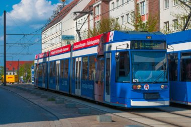 Mavi tramvay şehir Rostock