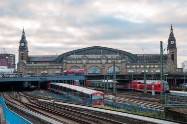 Ulaşım ve Hamburg bırakarak tren tren istasyonu