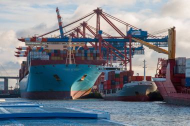 Marit Maersk ve Hamburg liman besleyiciye Nor konteyner gemileri