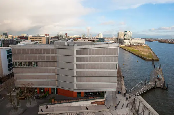 Edificio de oficinas en el distrito de Hafencity — Foto de Stock