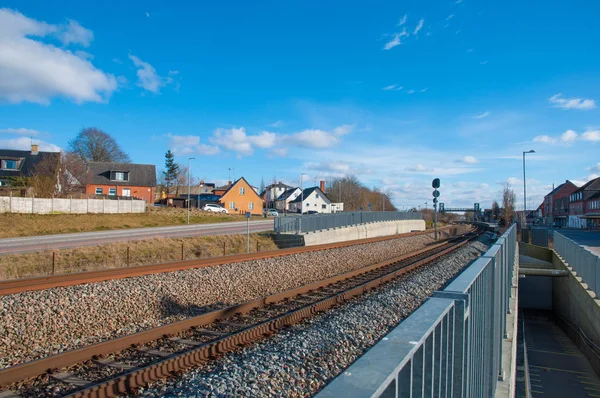 Железнодорожный путь рядом с железнодорожной станцией Толозе — стоковое фото