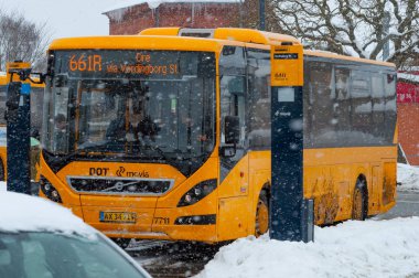 Bir kar fırtınası sırasında Otogar otobüs