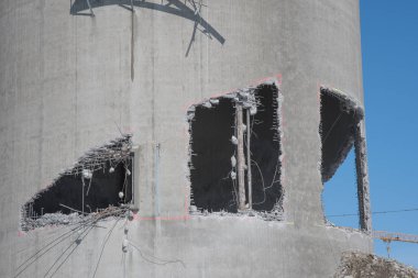 Bir yıkım eski bir beton ambar ve hazırlığı