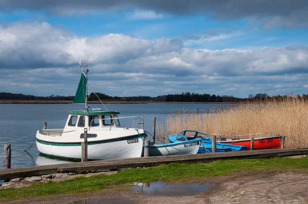 Barcos de pesca em Jungshoved Harbor, na Dinamarca — Fotografia de Stock