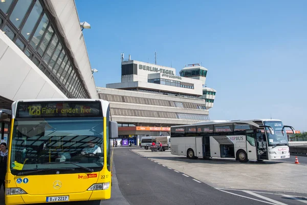 Buses in front of Berlin-Tegel, Otto Lilientahl airport Terminal — Stock Photo, Image