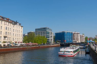 Canal tur tekne yelken Spree Nehri