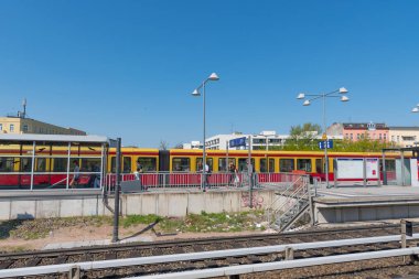 Alman S-Bahn tren Berlin Charlottenburg tren istasyonunda
