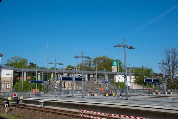 Железнодорожная станция Берлинского олимпийского стадиона в весенний день — стоковое фото