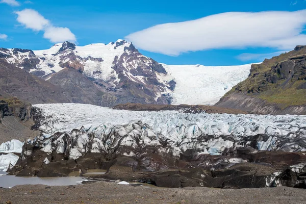 Ледник Svinafellsjokull на юге Исландии — стоковое фото