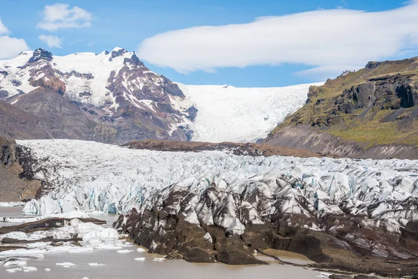 Ледник Svinafellsjokull на юге Исландии — стоковое фото