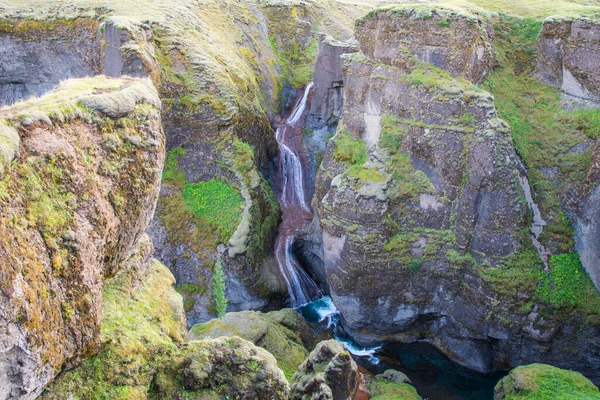 View of waterfall in Fjadrargljufur canyon in south Iceland — 스톡 사진