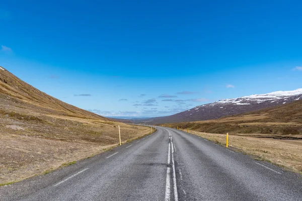 Ring road 1 through valley Fagridalur in south Iceland — Stok fotoğraf