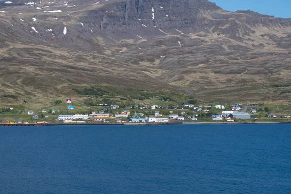 View of village of Stodvarfjordur in east Iceland — Stok fotoğraf