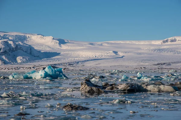 Icebergs en Laguna Glaciar Jokulsarlon en el sur de Islandia — Foto de Stock