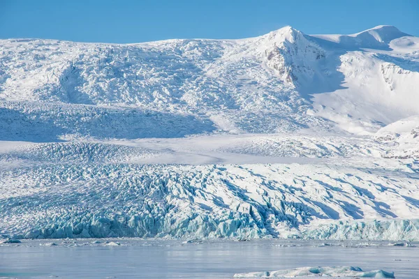 Fjallsarlon Iceberg s ledovcem Vatnajokull na Islandu — Stock fotografie