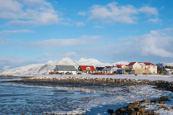 Wintertag in der Küstenstadt Hornafjordur in Island — Stockfoto