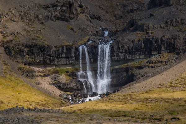 Καταρράκτης Bergarfoss στον ποταμό Berga στην Hornafjordur της Ισλανδίας — Φωτογραφία Αρχείου