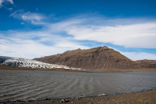 River Holmsa, Glacier Flaajokull and mountain and Flafjall mountain in Iceland — стокове фото