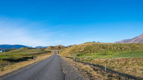 Krajowa droga w Hornafjordur w południowej Islandii — Zdjęcie stockowe