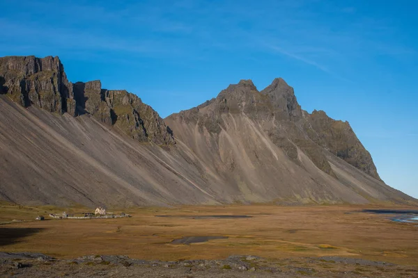 Famosa montaña Cuerno en el sur de Islandia — Foto de Stock