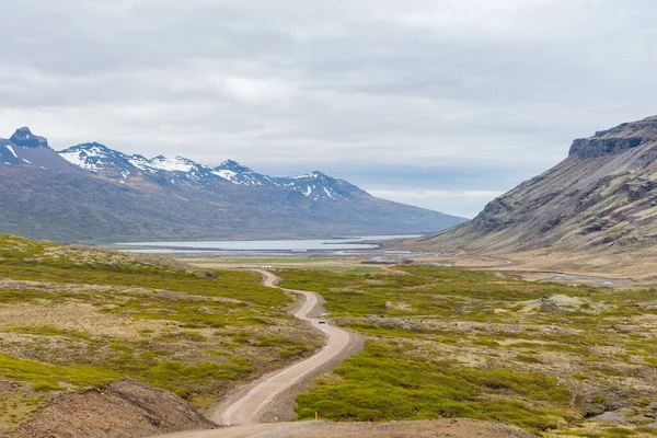 Oxi route de montagne dans l'est de l'Islande — Photo