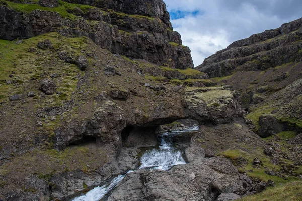 Rio Grjota em Hornafjordur, na Islândia — Fotografia de Stock