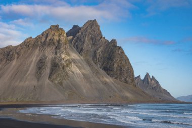 Güneydoğu İzlanda 'daki Vestrahorn Dağı