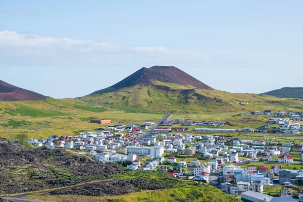 View over town of Heimaey and volcano Helgafell in Iceland — 스톡 사진