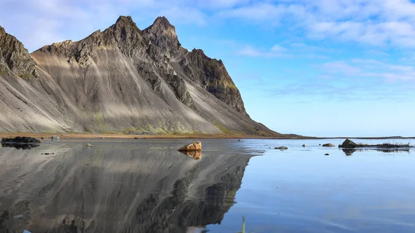 Montaña Vestrahorn en el sureste de Islandia — Foto de Stock