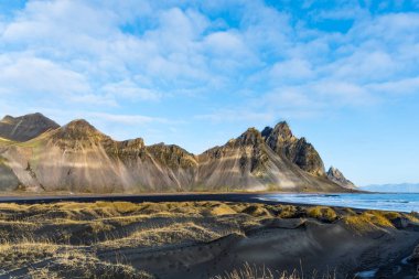 Güneydoğu İzlanda 'daki Vestrahorn Dağı