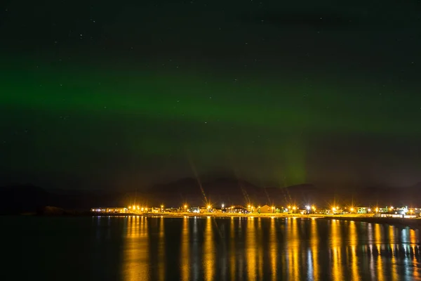 Noordse verlichting in Hornafjordur in het zuiden van IJsland — Stockfoto