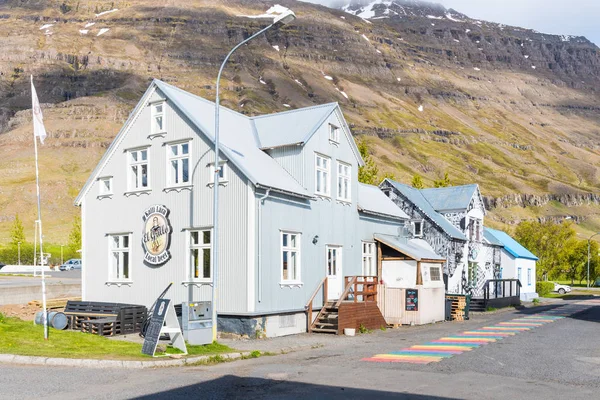 Centro de la ciudad de Seydisfjordur en Islandia Oriental — Foto de Stock