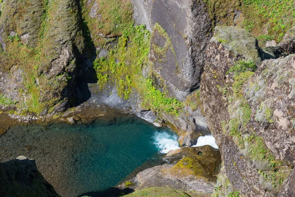 在阳光灿烂的夏日 冰岛南部的Fjadrargljufur峡谷 — 图库照片