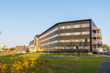 Selfoss İzlanda - 10 Ağustos. 2019: Olfusa Nehri kıyısında bir otel