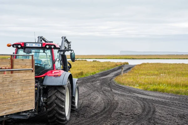Fagurholmsmyri Island Juli 2019 Traktor Mit Bollerwagen Bereit Zum Ingolfshofdi — Stockfoto