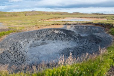 Güney İzlanda, Krysuvik 'te Seltun Jeotermal bölgesinde çamur tenceresi