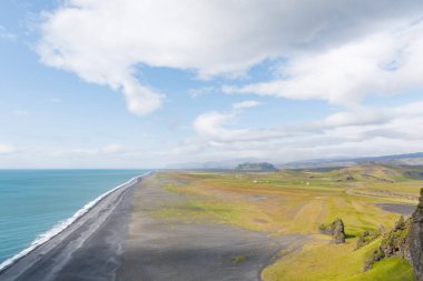 Dyrholaey 'den Güney İzlanda sahiline bakın.